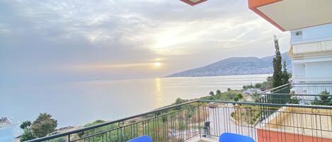 تناول الطعام بالخارج