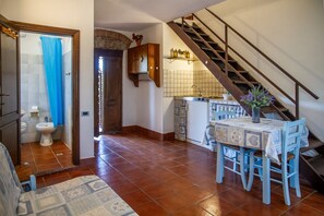 Interior - Apartment 'Vecchio Molino - 1' with Shared Terrace, Shared Garden and Wi-Fi (Gavorrano)