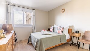 2 chambres, fer et planche à repasser, Wi-Fi, draps fournis