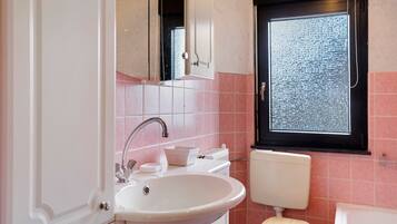 Shower, towels