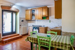 Frigorifero, piano cottura, macchina per tè/caffè