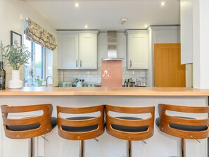 Micro-ondes, four, lave-vaisselle, grille-pain