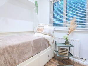 2 bedrooms, iron/ironing board, free WiFi, bed sheets