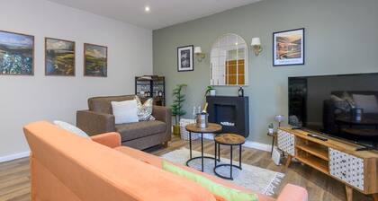 Pass the Keys | Family Friendly home in Baildon Court-Free Parking