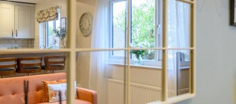 Pass the Keys | Family Friendly home in Baildon Court-Free Parking