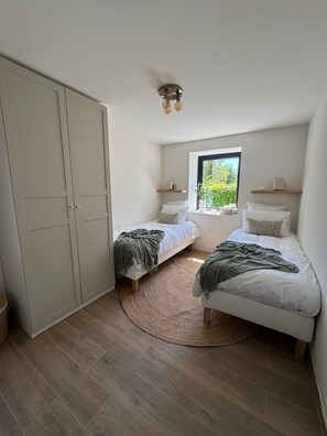 WiFi, bed sheets
