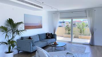Penthouse Mewah, pemandangan laut | Area keluarga | Smart TV 127-cm dengan saluran TV digital