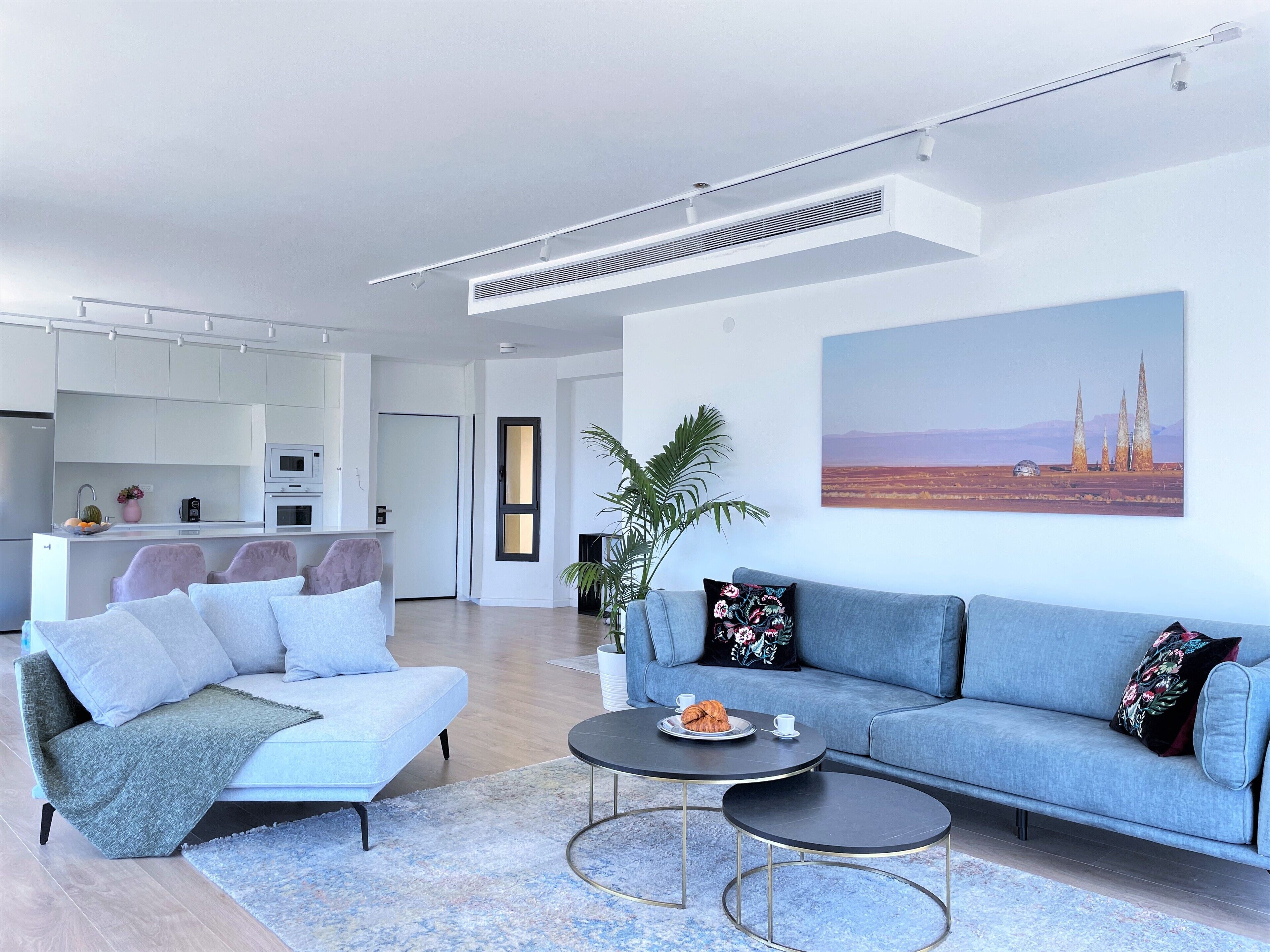 Luxury Penthouse, Sea View | Living area | 127-cm Smart TV with digital channels