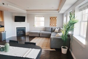 TV, fireplace