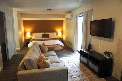 DownTown Studio Apartment