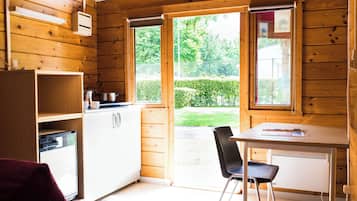 Fridge, coffee/tea maker