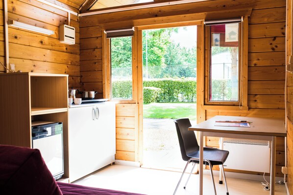Kylskåp och kaffe- och tebryggare