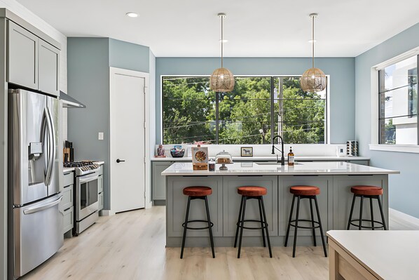 Refrigerador, microondas, horno, placa de cocina