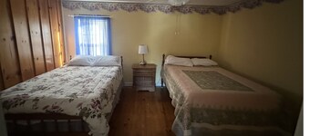 Charming 2-bedroom cottage in Oakdale with WiFi, AC