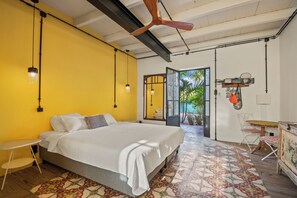 2 chambres, fer et planche à repasser, Wi-Fi, draps fournis