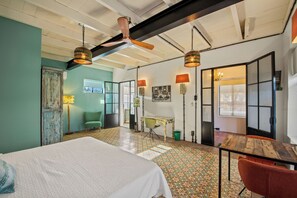 2 chambres, fer et planche à repasser, Wi-Fi, draps fournis