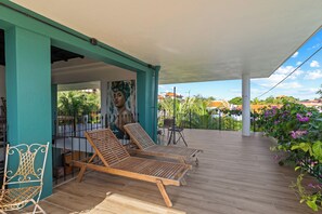 Terrace/patio - Authentic Private Villa in Downtown Curaçao with Art Garden & Private Pool (Willemstad)