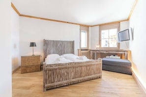 3 makuuhuonetta, silitysrauta/-lauta, Wi-Fi, vuodevaatteet