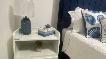 2 bedrooms, iron/ironing board, WiFi