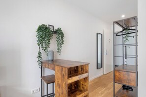 Interior - Studio 'Ay Homes 09' with Balcony and Wi-Fi (Augsburg)