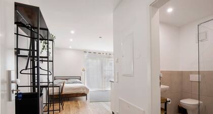 Studio „Ay Homes 10“ mit Balkon und WLAN