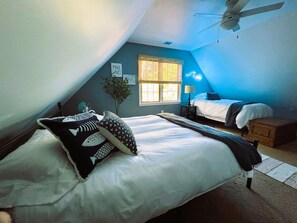 5 Schlafzimmer, Schreibtisch, Bügeleisen/Bügelbrett, Reisekinderbett