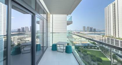 Cozy 1BR Balcony + Cityscape