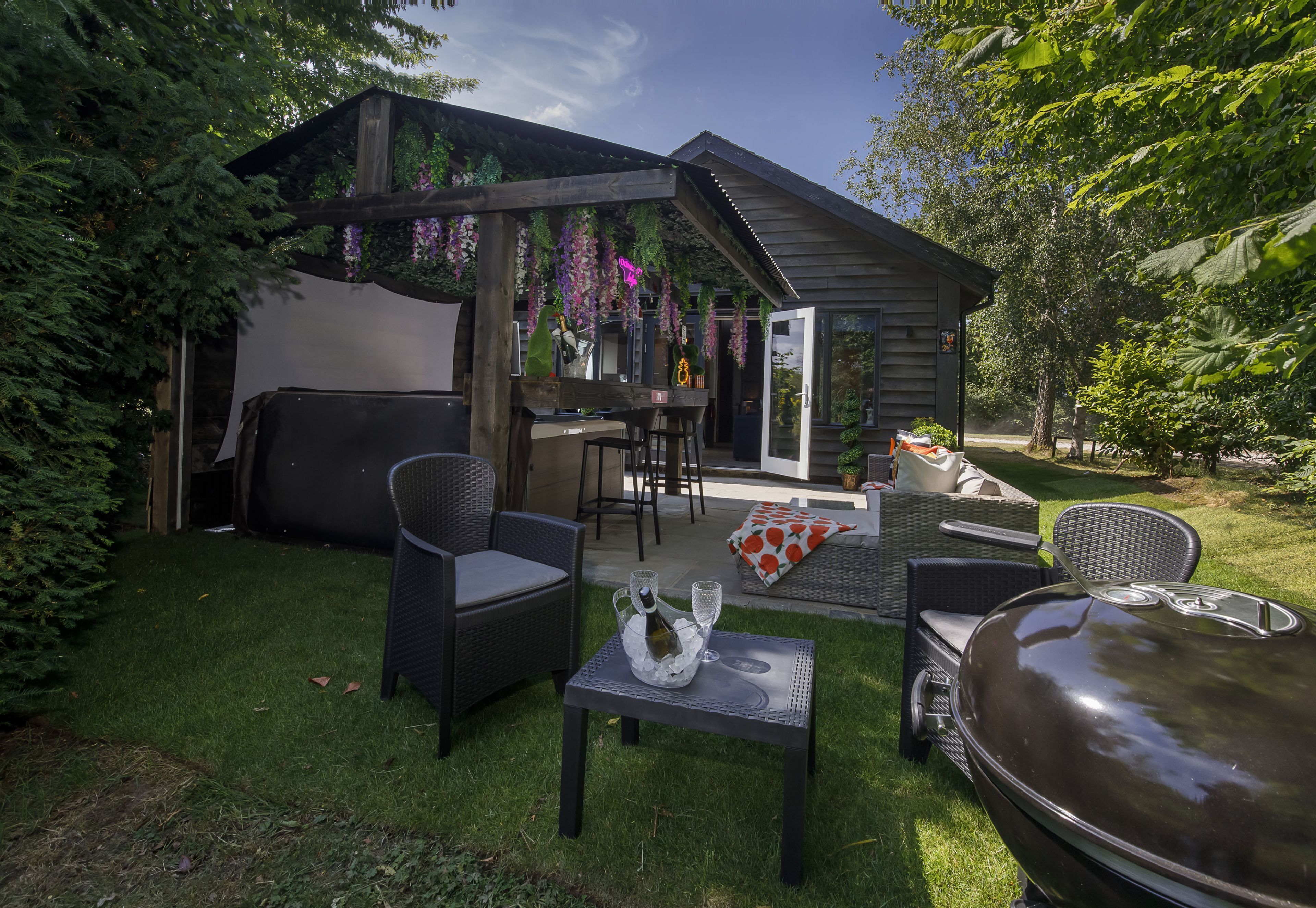 屋外ダイニングエリア