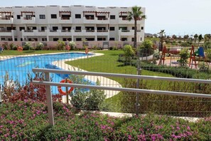 حمام سباحة