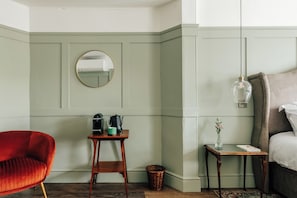 Habitació Deluxe, 1 llit de matrimoni gran, aire condicionat, vistes al riu | Planxa i posts de planxar, wifi gratuïta i roba de llit 