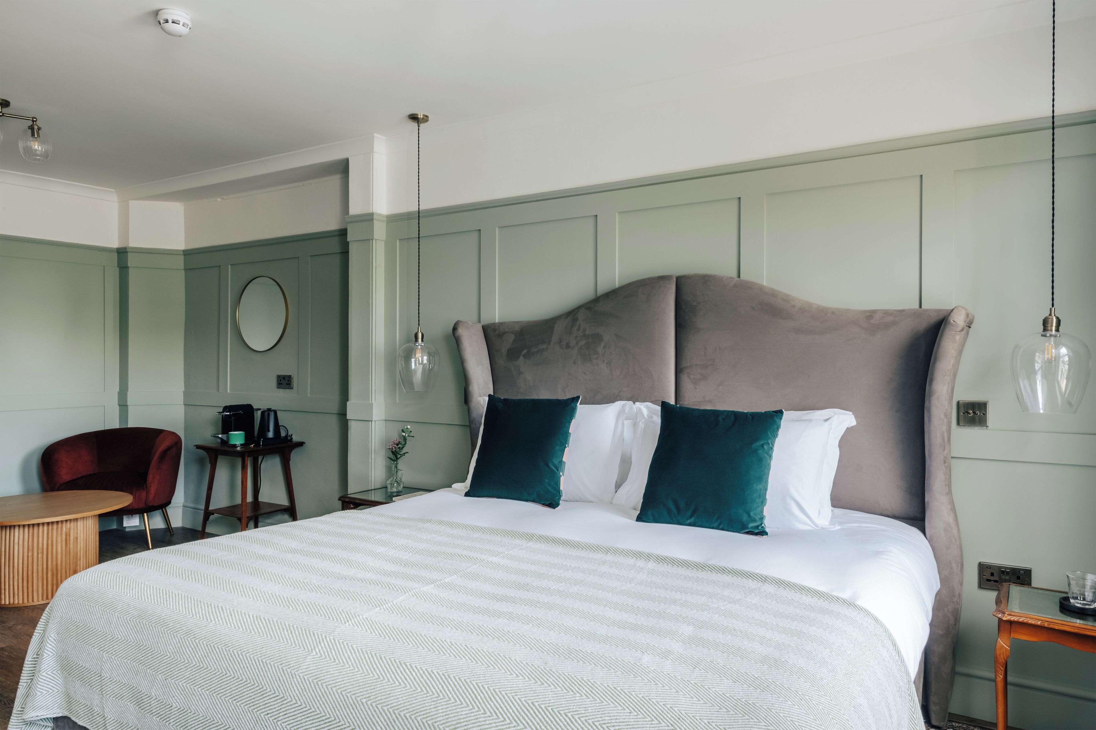 Deluxe Room, 1 King Bed, Air conditioning, River View | Iron/ironing board, free WiFi, bed sheets