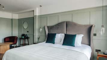 Deluxe Room, 1 King Bed, Air conditioning, River View | Iron/ironing board, free WiFi, bed sheets