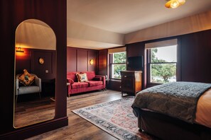 Quarto família, 1 cama King e sofá-cama, ar-condicionado | Ferros/tábuas de passar roupa, Wi-Fi de cortesia