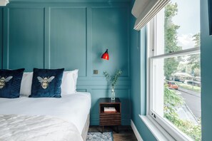 Deluxe Room, 1 King Bed, Air conditioning, River View | Iron/ironing board, free WiFi, bed sheets