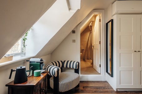 Deluxe Loft, 1 Bedroom | Iron/ironing board, free WiFi, bed sheets. Hermes Hotel by Nestor