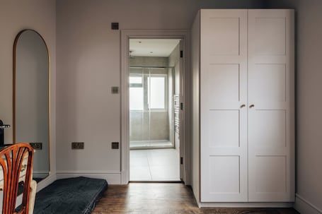 Deluxe Room, 1 Queen Bed, Air conditioning, Garden View | Iron/ironing board, free WiFi, bed sheets