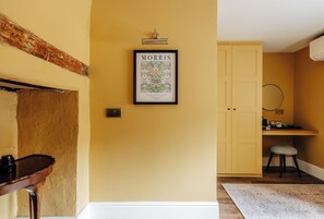 Family Suite, 1 King Bed with Sofa bed, Air conditioning | Living area