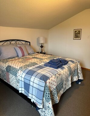 3 bedrooms, desk, iron/ironing board, WiFi