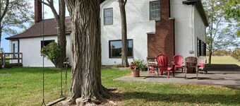 Farmhouse PEC - Cozy Prince Edward County Retreat