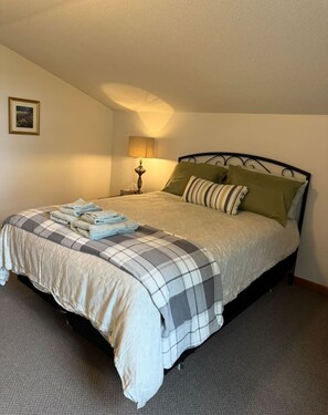 3 makuuhuonetta, työpöytä, silitysrauta/-lauta, ilmainen Wi-Fi