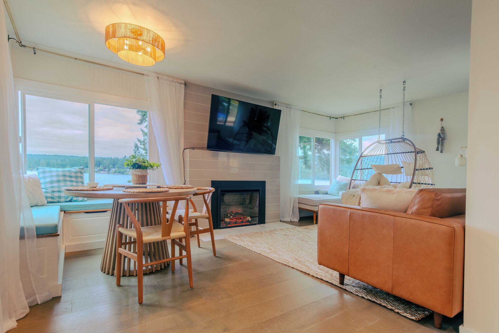 Una Smart TV, una chimenea