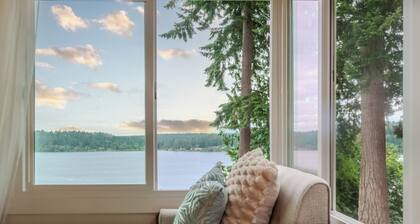 Oceanfront boho cottage in Bremerton