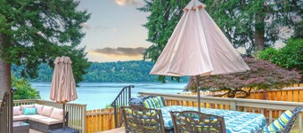 Oceanfront boho cottage in Bremerton