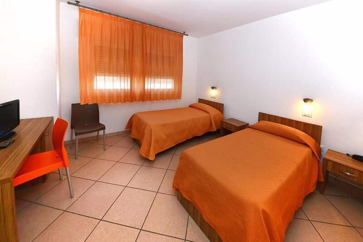 In-room safe, desk, soundproofing, free WiFi