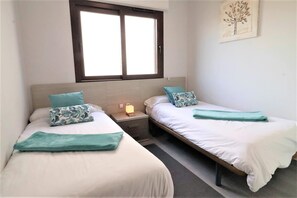 2 bedrooms, internet, bed sheets