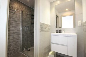 Bathroom - Casa de Luz - Two Bedroom Apartment, Sleeps 6 (San Juan de los Terreros)