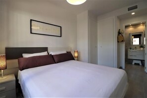 3 bedrooms, internet, bed sheets