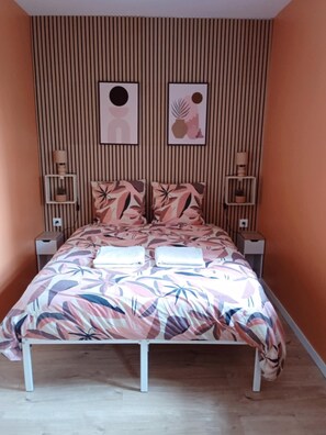 1 bedroom, iron/ironing board, WiFi, bed sheets - Studio L'with terrace (Oyonnax)