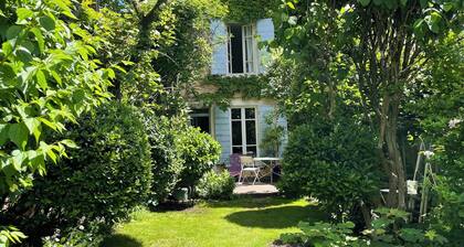 Charming house with wooded garden in pretty village 15mns from LYON