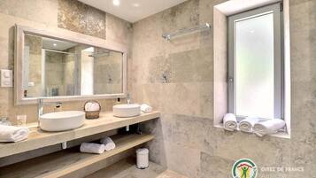 Shower, hair dryer, toilet paper